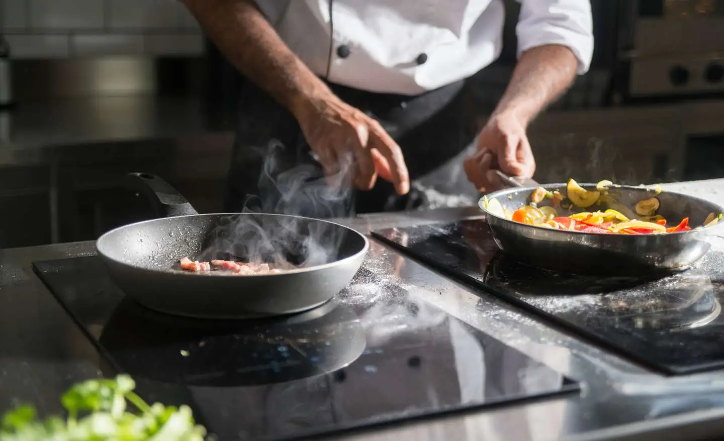 Cucina del ristorante sporca? Ecco i costi reali di una pulizia professionale per evitare multe