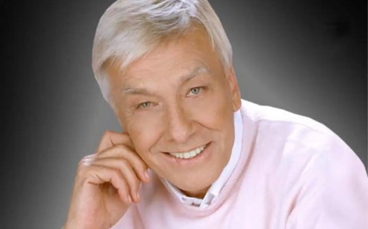 Il rimedio naturale che promette di coprire i capelli bianchi: funziona davvero?